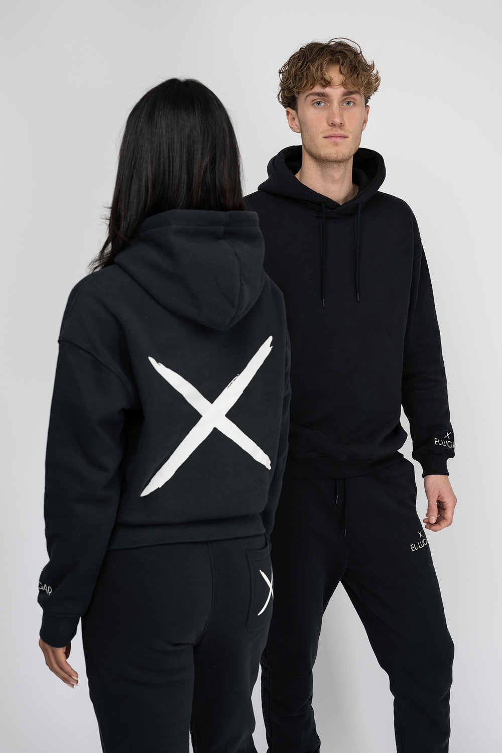 El Lugar Hooded Sweat – Black